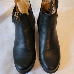 Blundstone BL1671 Black Heeled Chelsea Boot, Size 8.5 Women